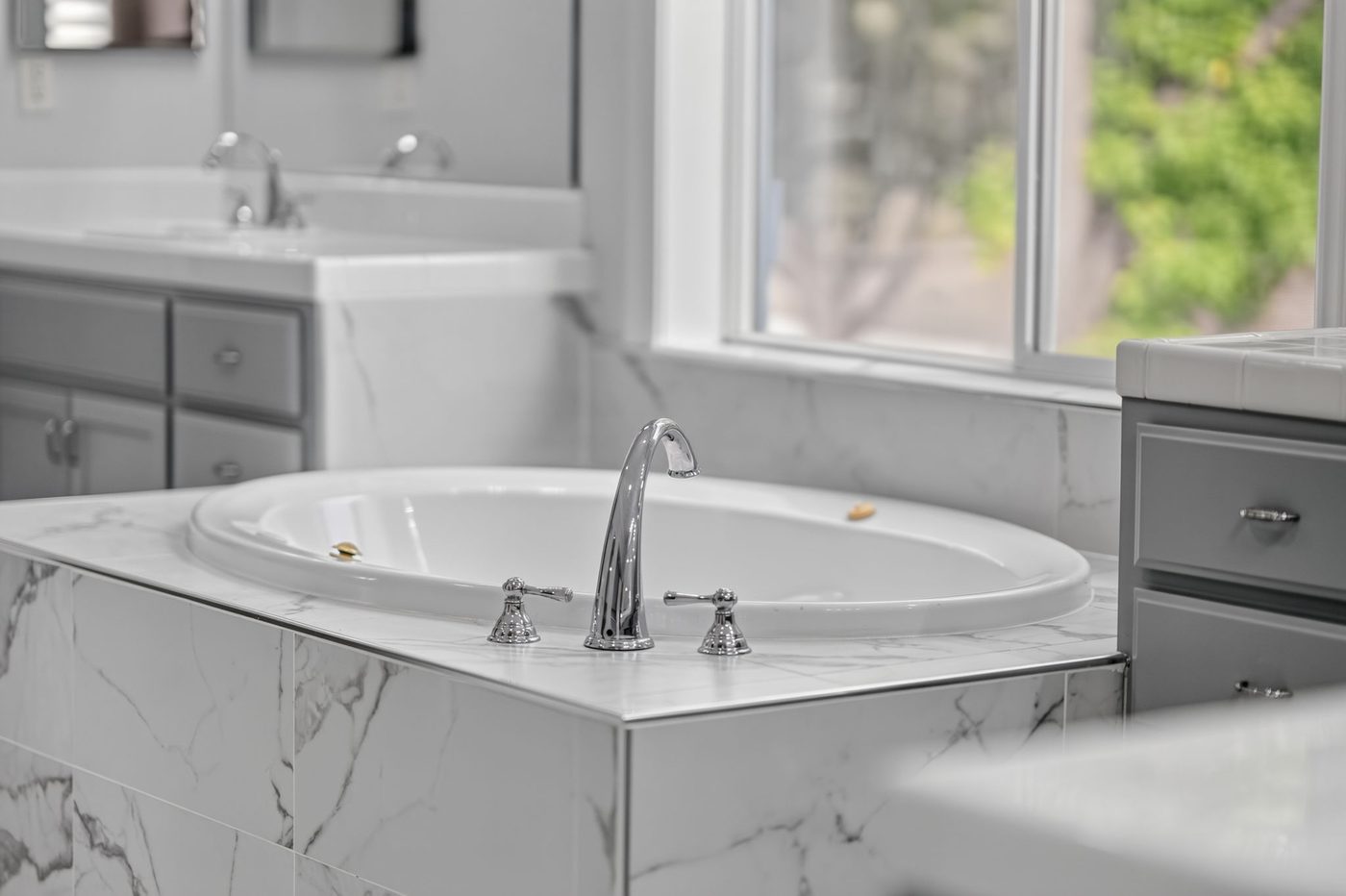 Close up: the tub