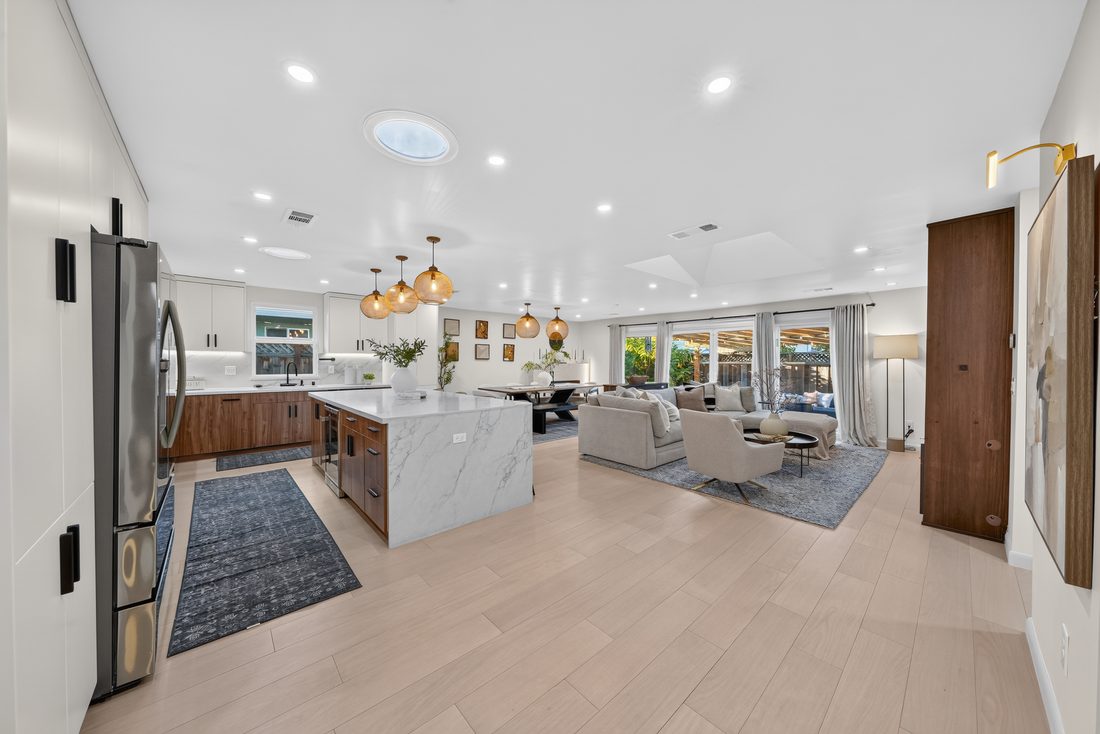 Jose · 17-02_Living_Room_Angle_B.JPG