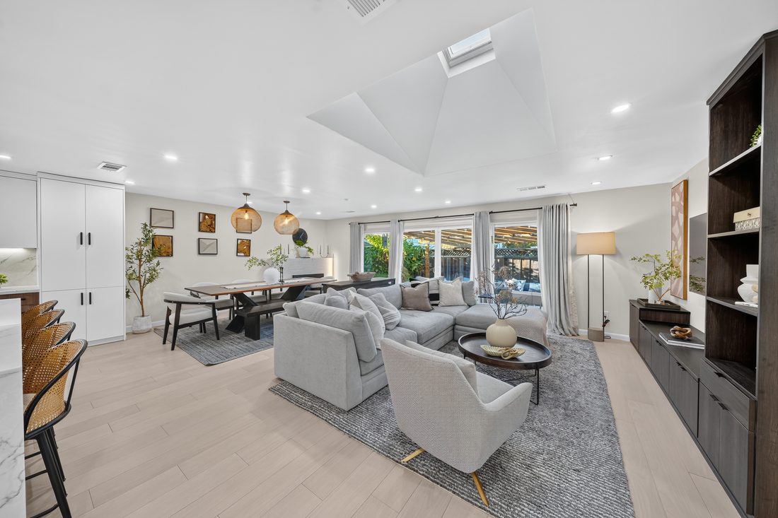 Jose · 18-02_Living_Room_Angle_C.JPG