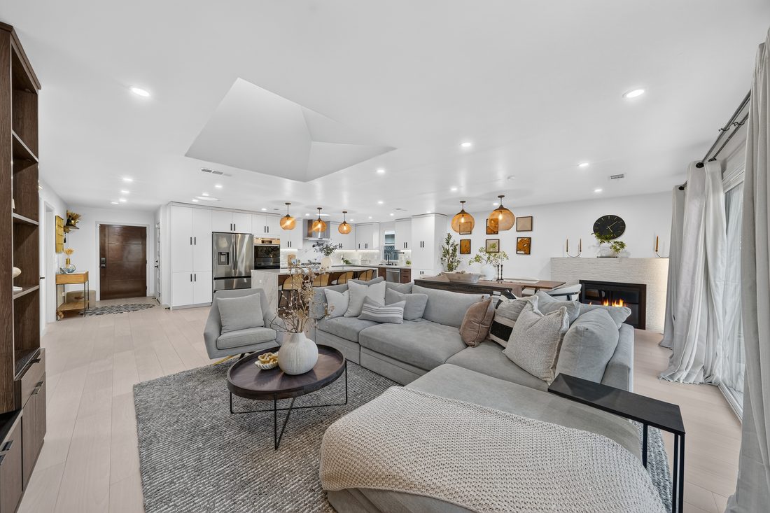 Jose · 20-02_Living_Room_Angle_E.JPG
