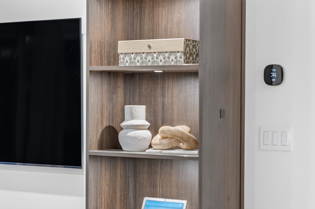 Jose · 24-02_Living_Room_Angle_I_Shelving_Detail.JPG