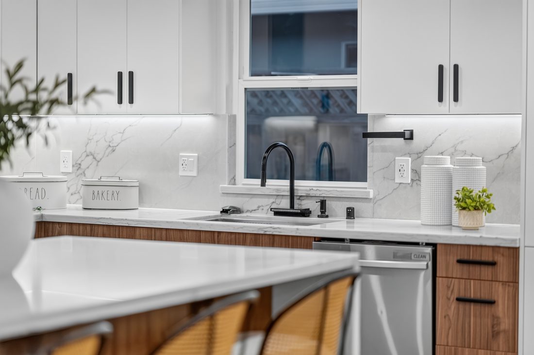 Jose · 37-03_Kitchen_Angle_M_Sink_Detail.JPG