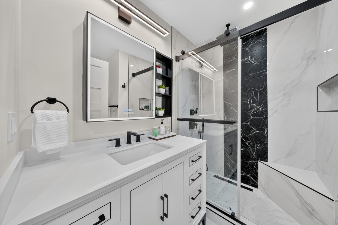 Jose · 63-11_Secondary_Bathroom_1_Angle_A.JPG