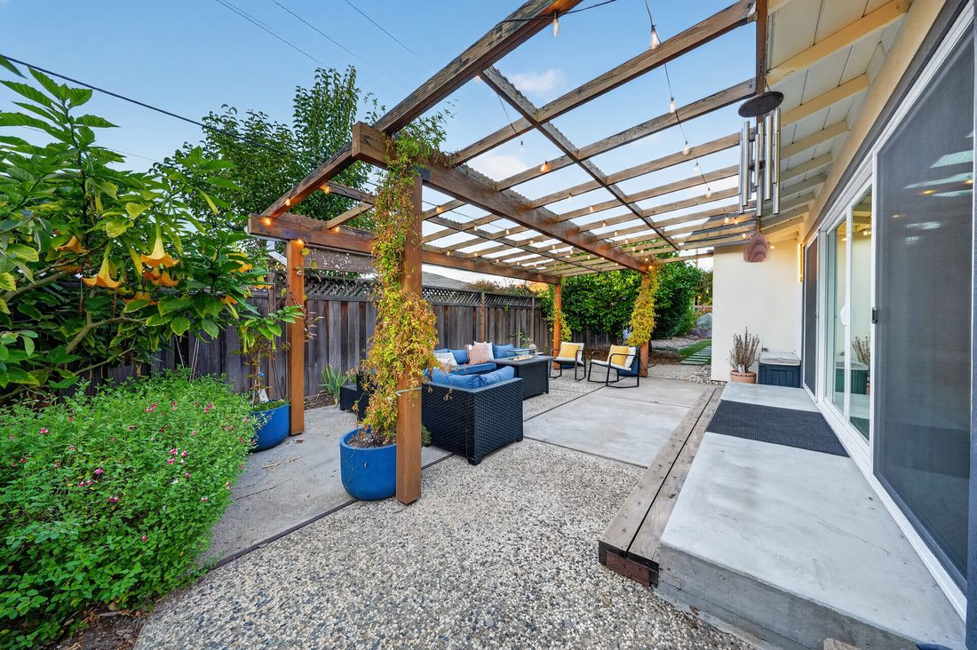 Jose · 70-16_Back_Yard_Patio_Angle_A.JPG