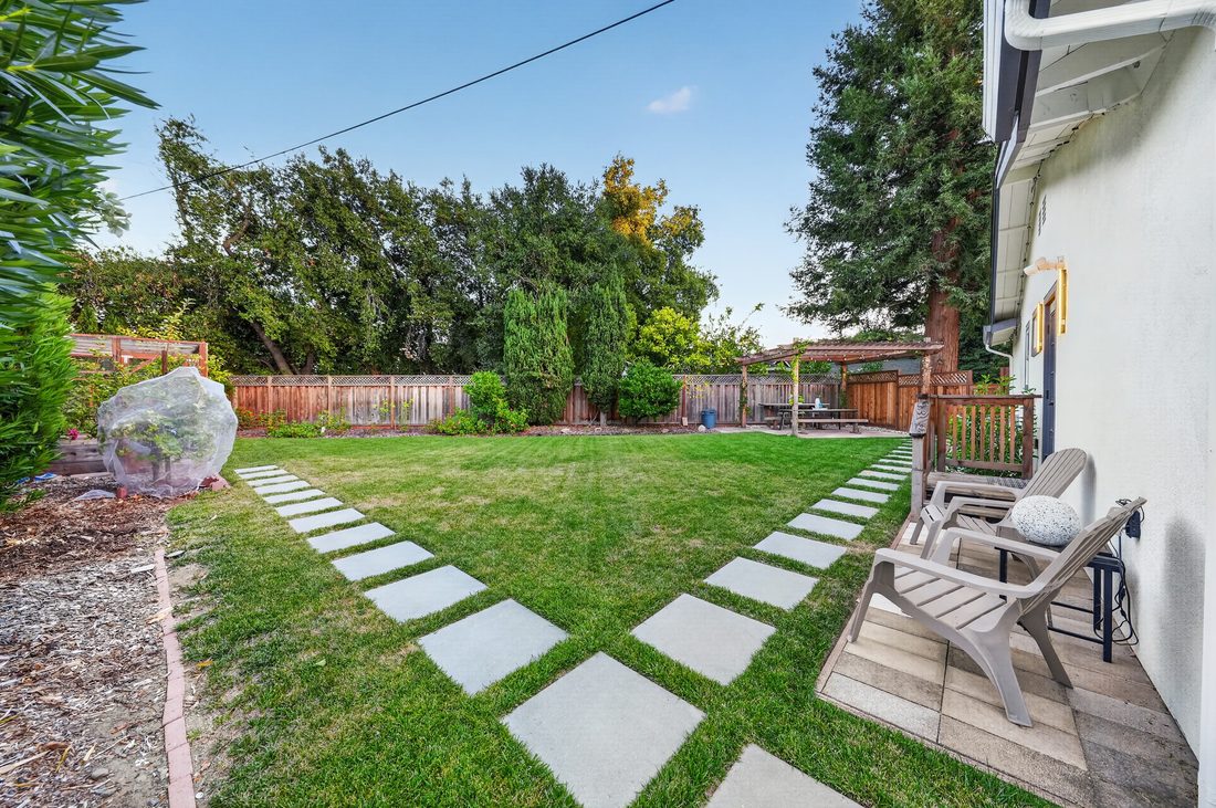 Jose · 78-16_Back_Yard_Patio_Angle_F.JPG