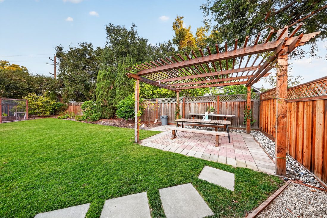 Jose · 85-21_Garden_Structure_1_Angle_B.JPG