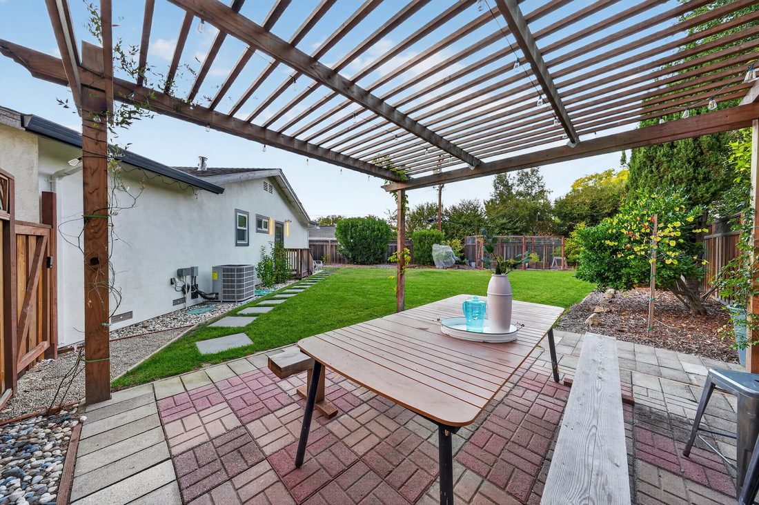 Jose · 86-21_Garden_Structure_1_Angle_C.JPG