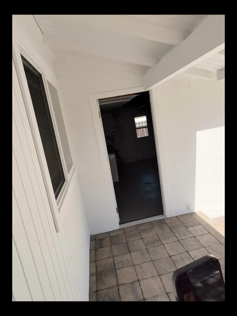 Play clip 07: Locked Garage from Outside