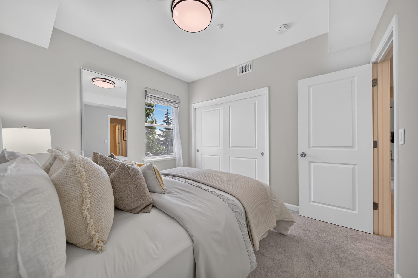 Keep: the closet, centered. Great job