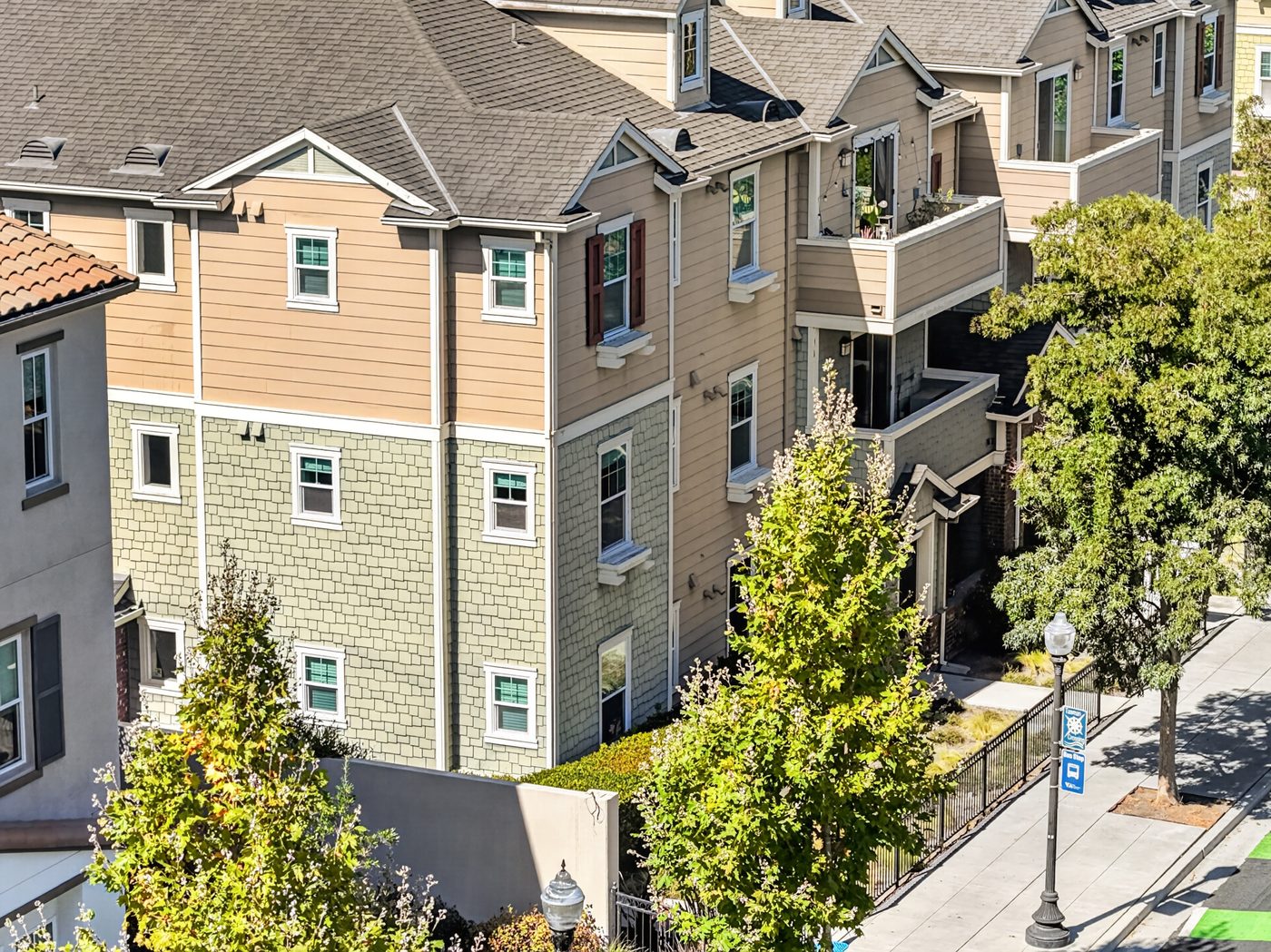 Delete: a balcony you already have, and it confuses