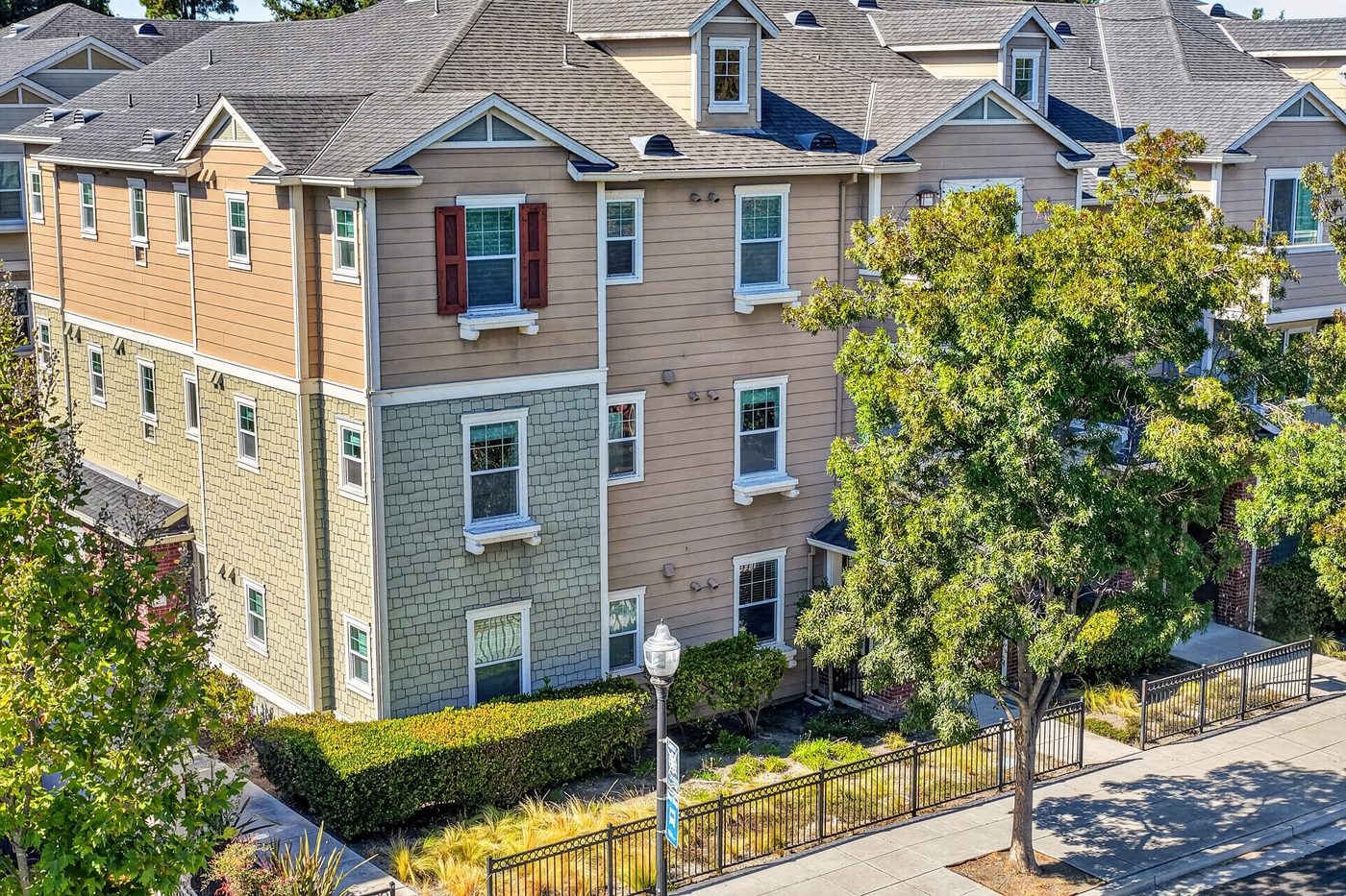 Delete: a balcony you already have, and it confuses