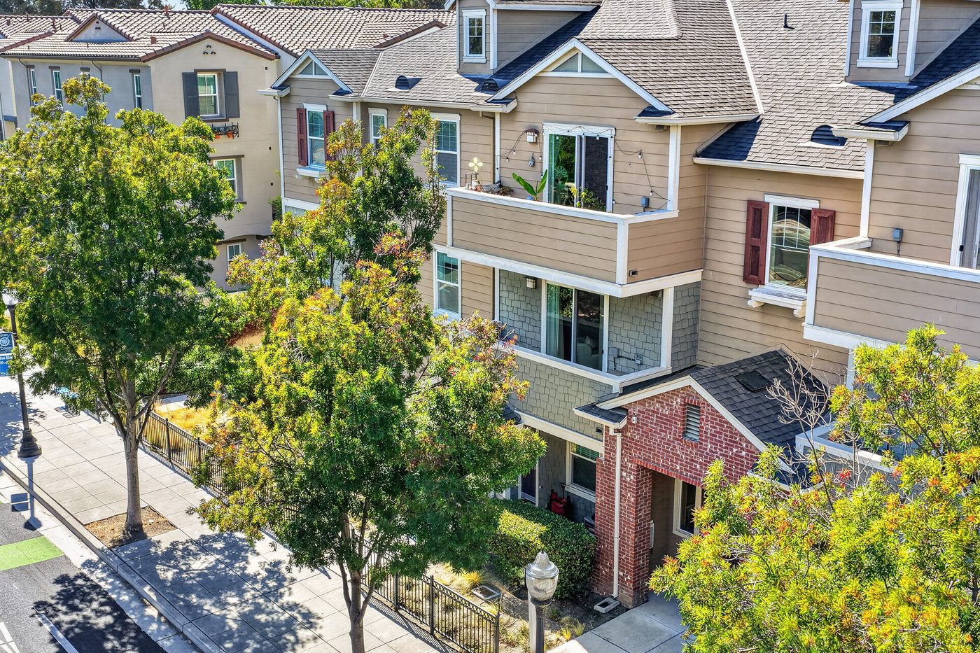 Delete: a balcony you already have, and it confuses