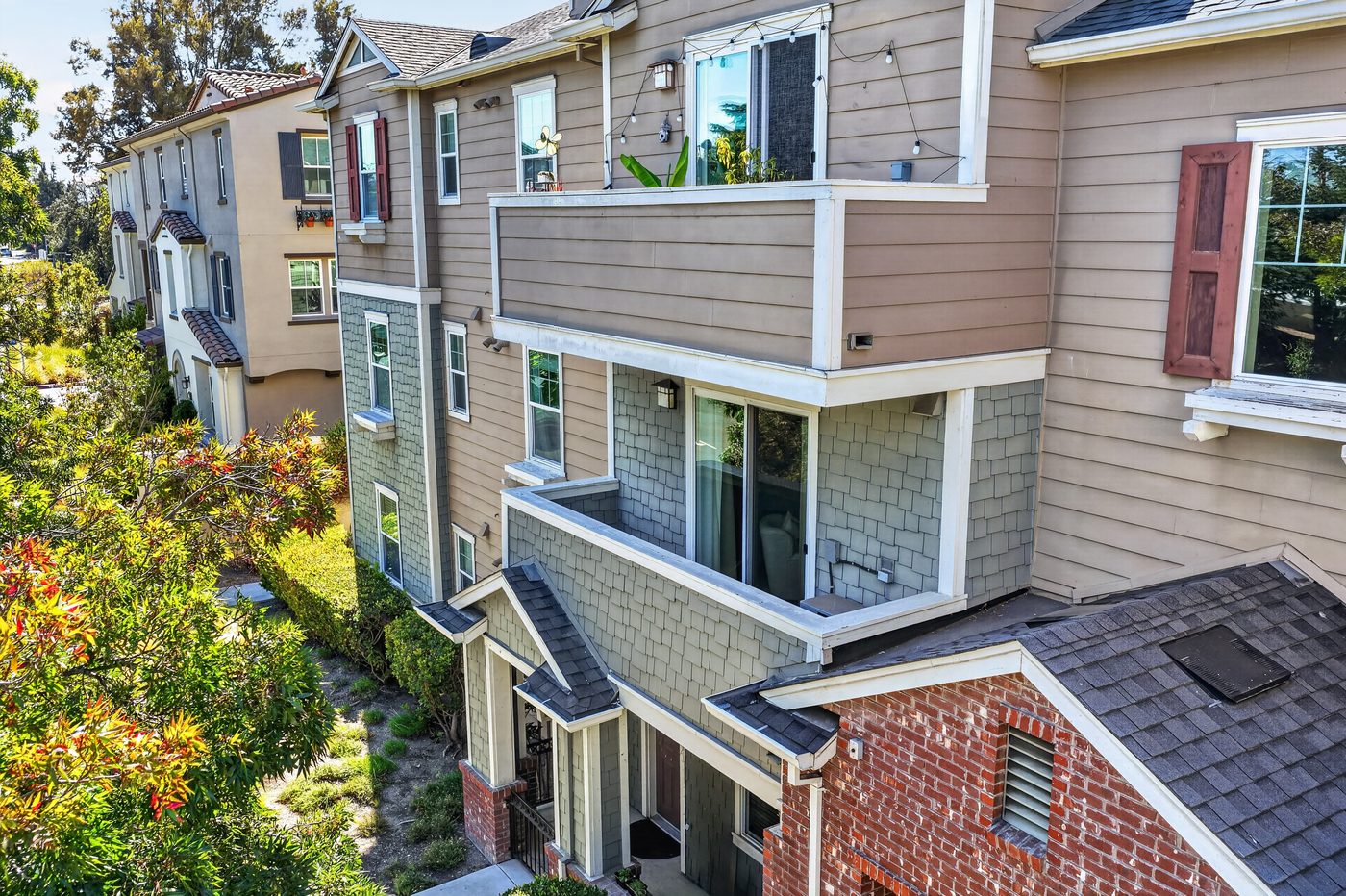 Delete: a balcony you already have, and it confuses