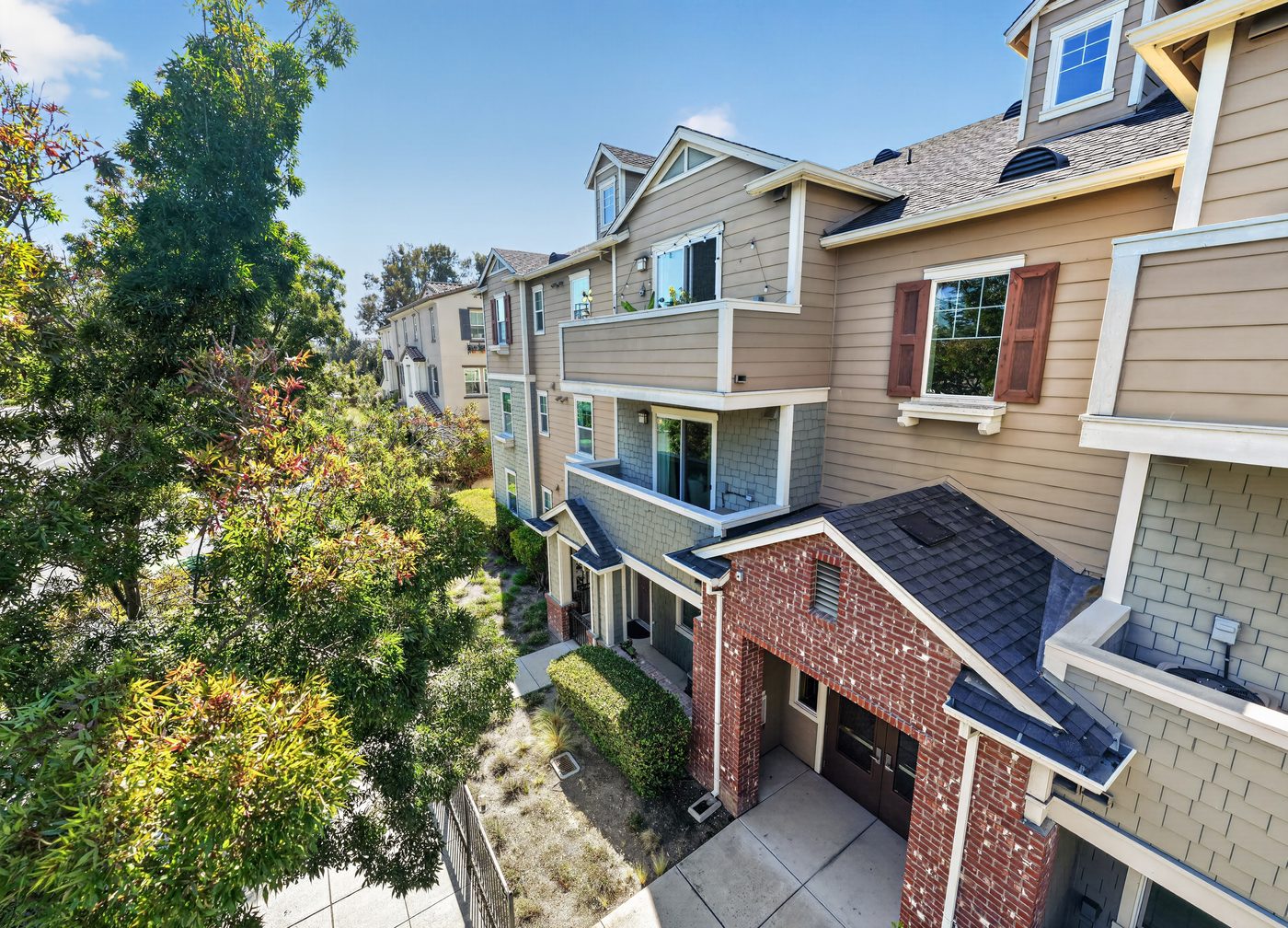 Delete: a balcony you already have, and it confuses