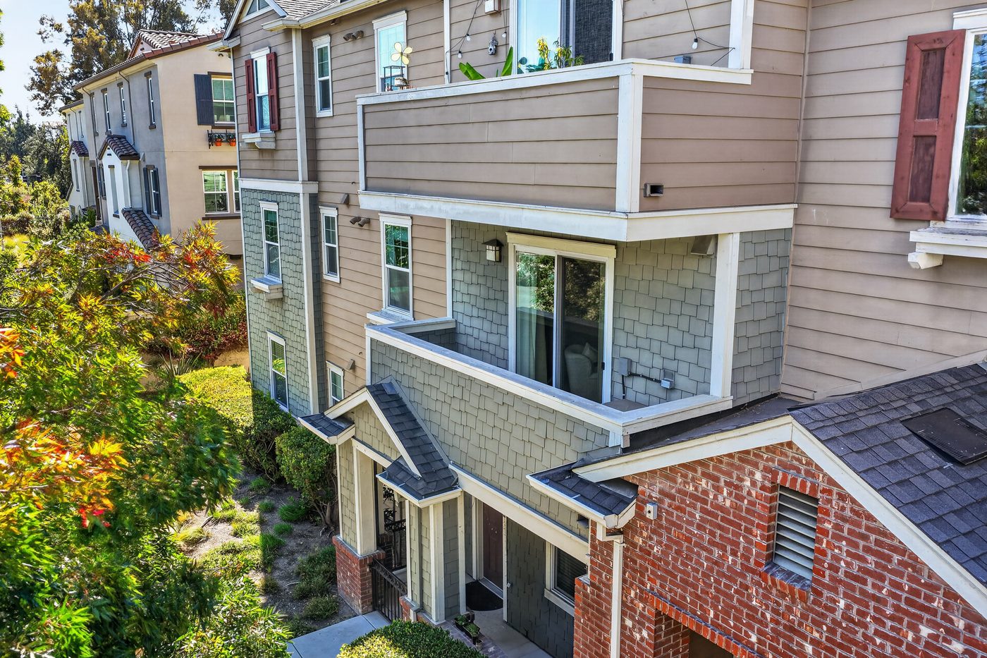 Delete: a balcony you already have, and it confuses