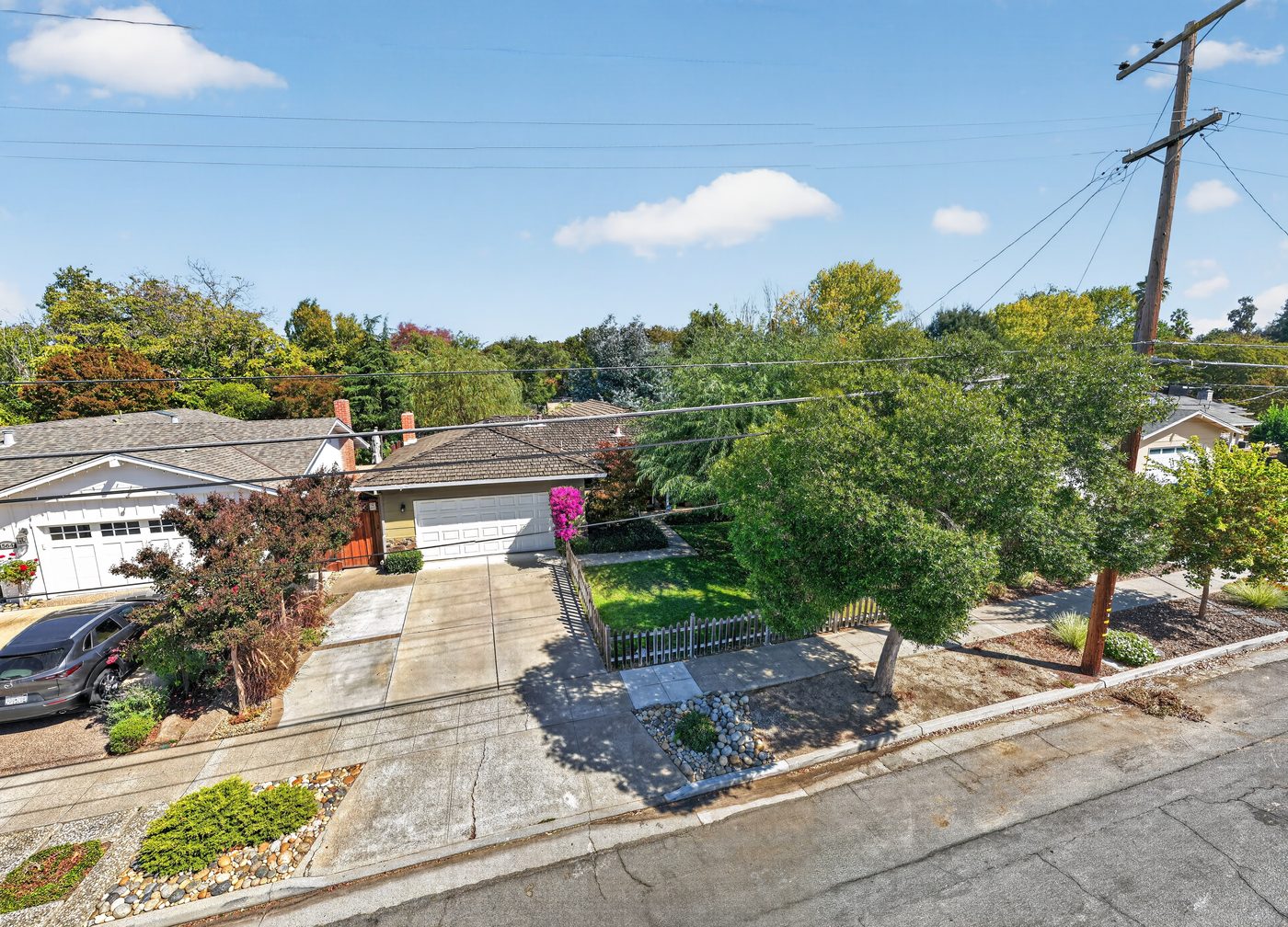 Delete: the home hides behind trees, street cables