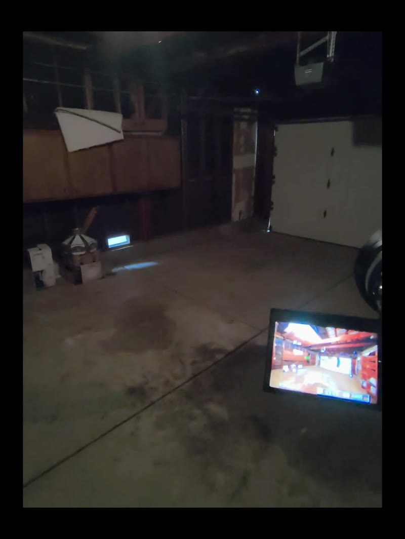 Garage: f/2.8, ISO 4000